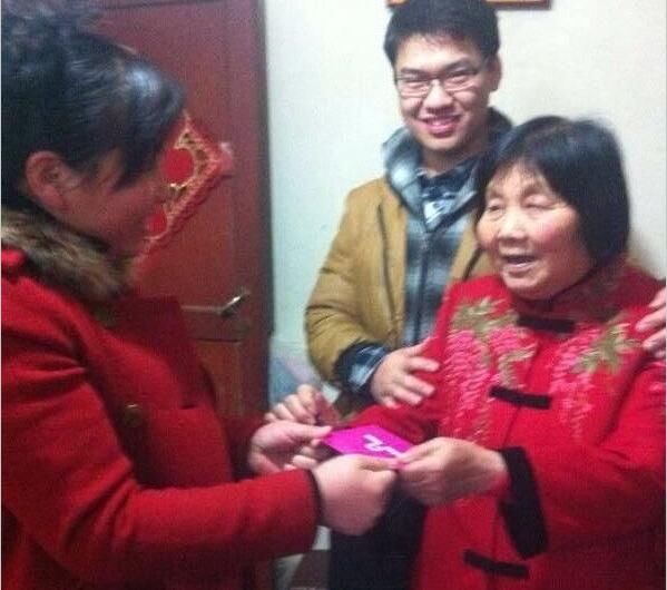 母亲生日宴发红包,人人给大红包,唯独女婿小红