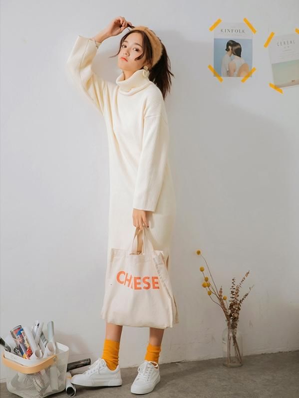 白色毛衣裙搭配各式各样的鞋子,令人怦然心动