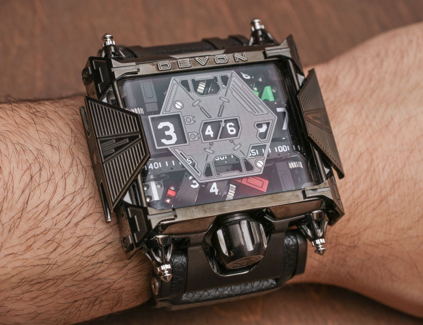 今后别再往手上戴金链子,有钱人出门都戴北斗