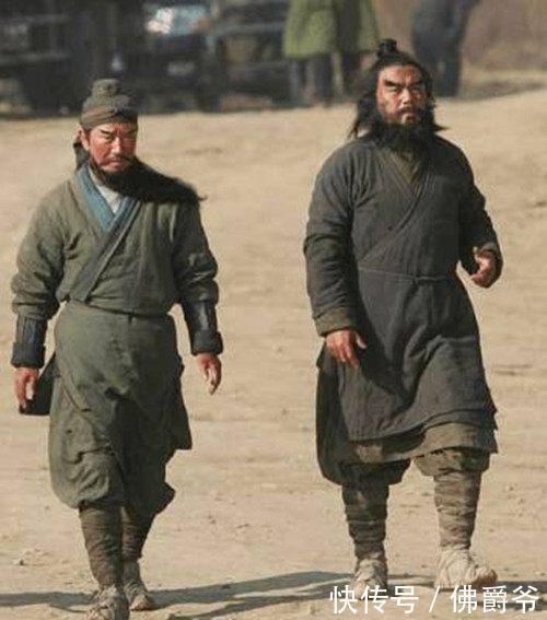 三国中,关羽卖枣、张飞杀猪,为何二人的武功还