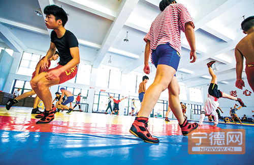苦练本领迎省运--宁德市摔跤队训练剪影