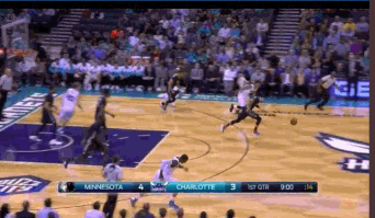 拉文本场投篮手感一般,不过比赛