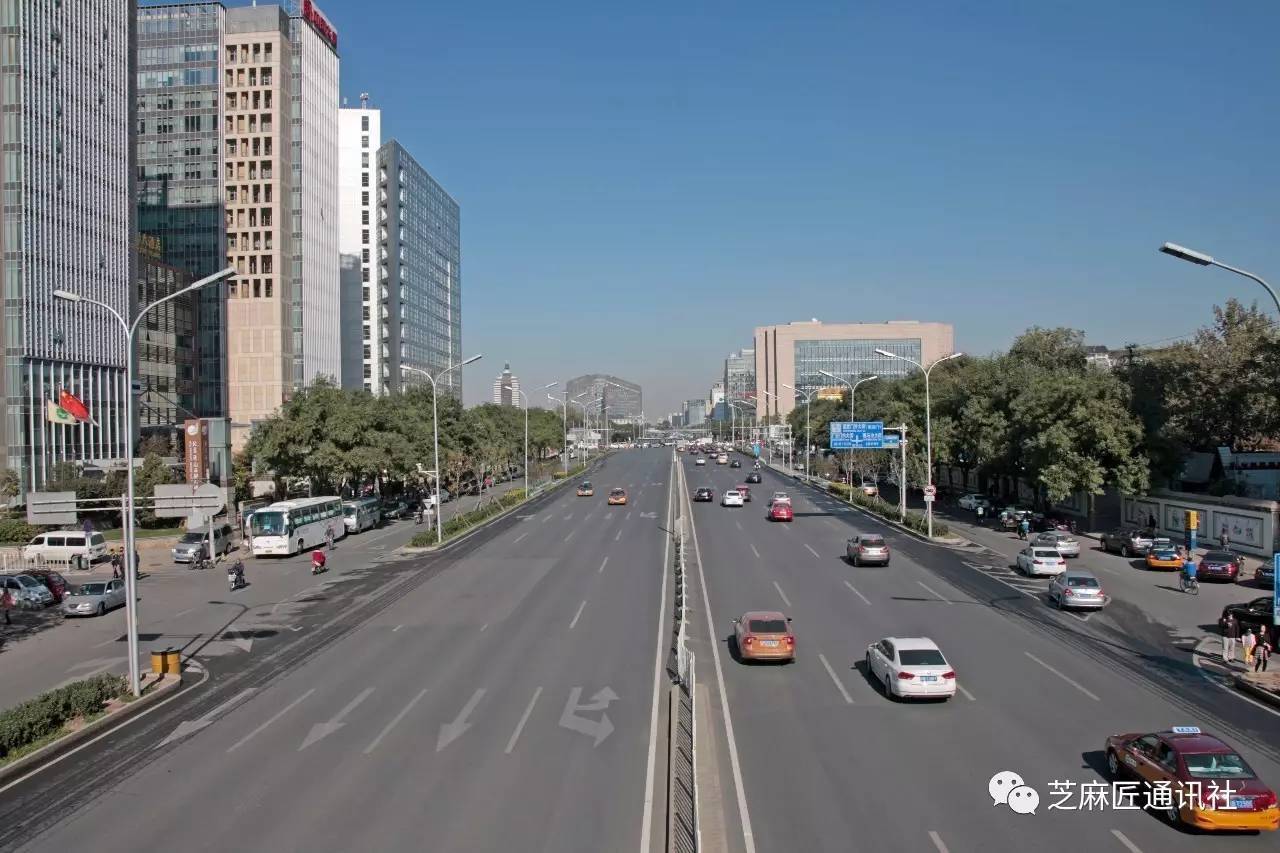 1998 年前后,市区政府将菜市口丁字街拓宽成菜市口大街,1999 年8 月