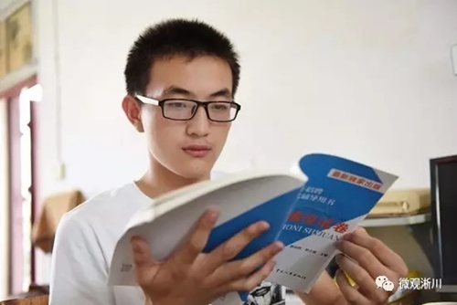 淅川县一高学生罗梦龙摘得南阳市理科状元桂冠