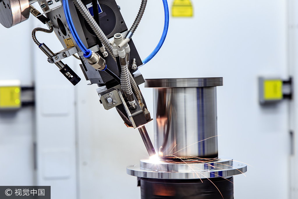 先进的激光自动焊接技术(来源:视觉中国)
