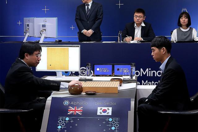 与10个月前对阵李世石时相比,阿尔法狗局部处理提升明显.