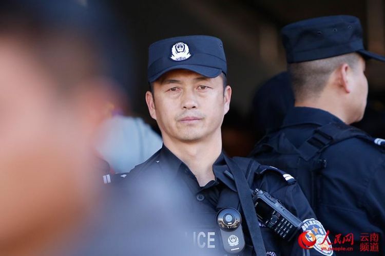 "公安找对象,切莫找同行",行内一句话道出了当警察职业的"忙碌"遇上