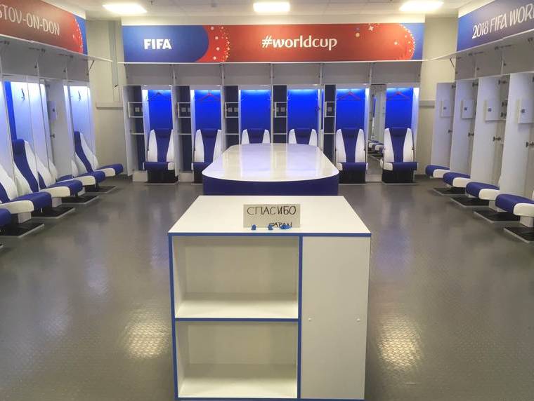 日本队赛后清理更衣室、球迷捡垃圾引热议 网