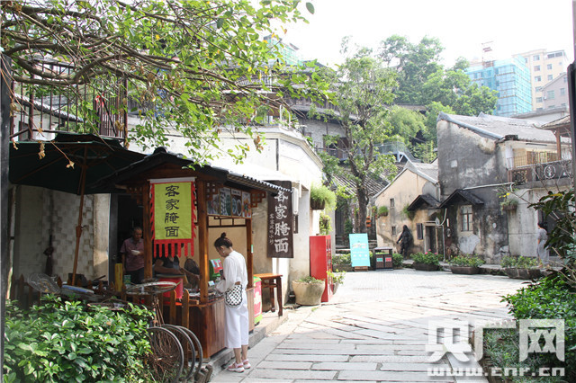 【新时代·幸福美丽新边疆】深圳甘坑客家小镇:小凉帽做出大IP 老村镇焕发新活力 【新时代·幸福美丽新边疆】深圳甘坑客家小镇:小凉帽做出大IP 老村镇焕发新活力