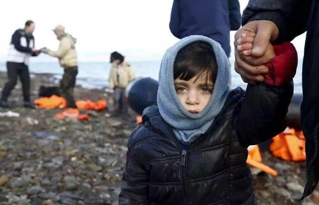 法国总统公开宣称:将对拒绝接受难民的欧盟国