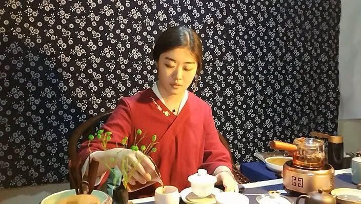 茶系美女高中毕业放弃出国留学,开公司创业