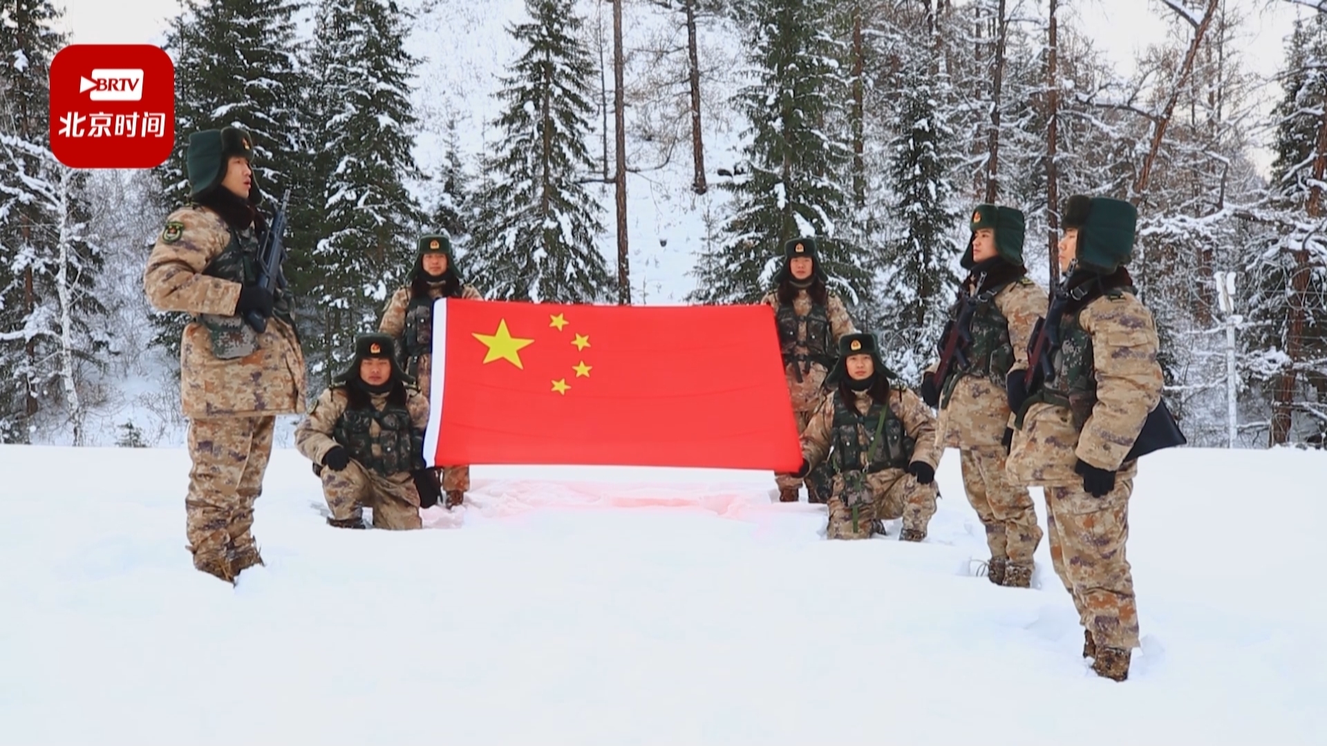 守卫西北边关 行走在冰雪巡逻路 守卫西北边关 行走在冰雪巡逻路