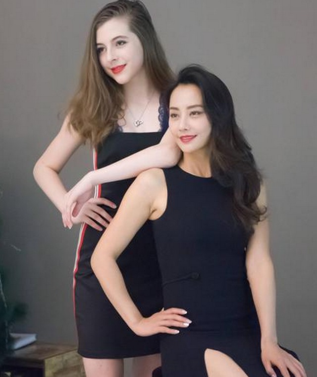 马雅舒与14岁继女近照,"歪果仁"长得比较快!