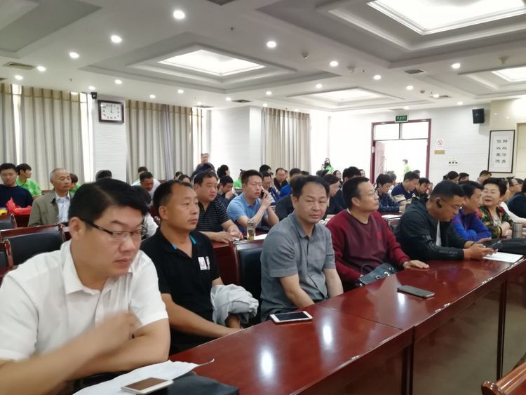 民建驻马店市支部组织会员参加全市统一战线道