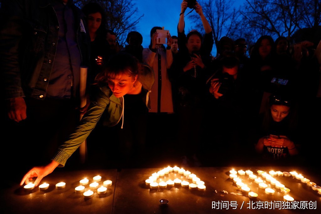 法国数千人点烛悼念遭枪杀中国公民 法方至今未回应 法国数千人点烛悼念遭枪杀中国公民 法方至今未回应
