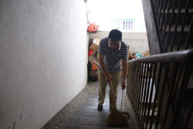 县卫计局开展在职党员、青年志愿者进社区服务