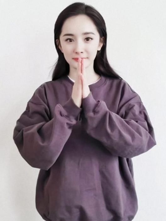 杨幂私服卫衣已经穿上身了 春季搭配赶紧学起