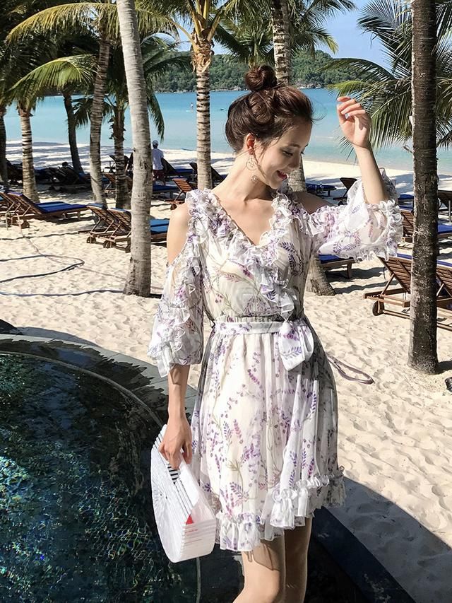 飘逸潇洒的雪纺吊带连衣裙,将女人的柔美气质