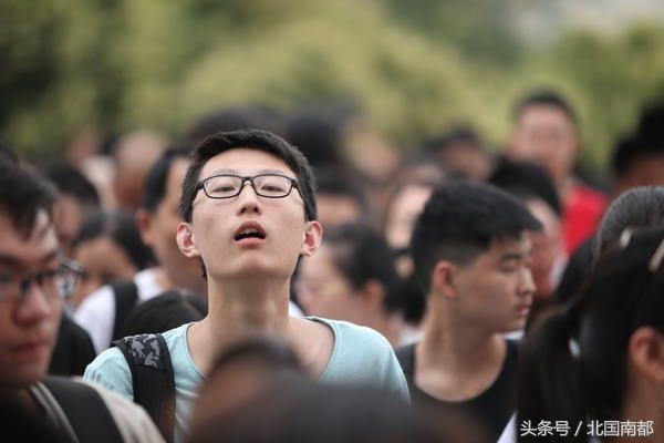 2018高考落幕!河南省实验中学考点门前景象,你