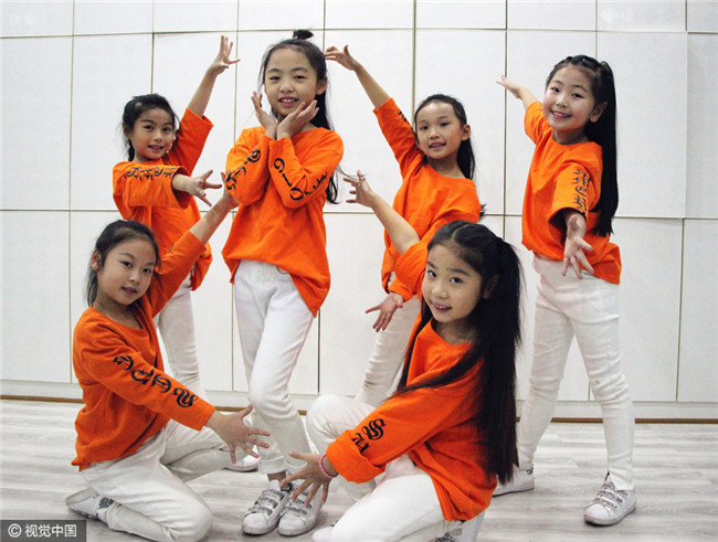 嫌TFboys老!00后少女团出道 下腰劈叉样样行