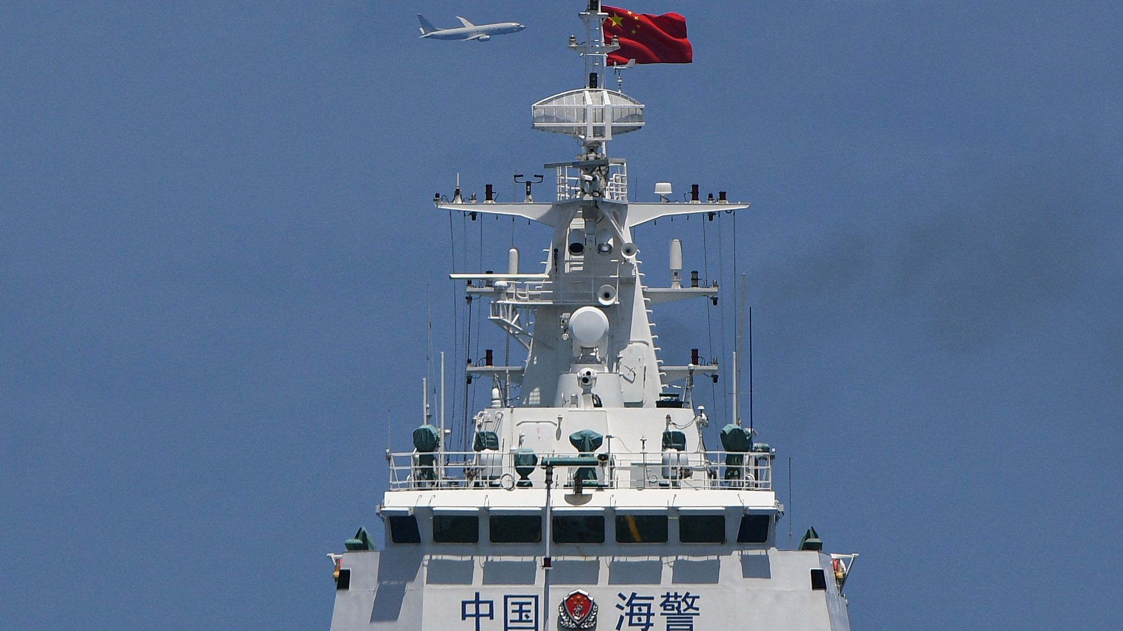 菲律宾船只非法侵闯仁爱礁，中国海警局：有效规制