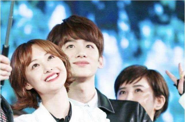 图解白敬亭9个字回应与郑爽恋情疑好事将近,恋