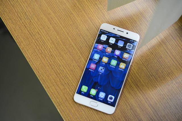 坚持本分:OPPO敢为天下后背后的含义