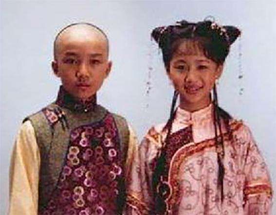 童星出道, 幼年出演《康熙王朝》走红, 今长大成