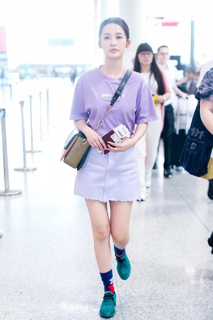 李沁休闲私服机场街拍照图片