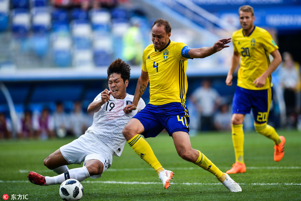 世界杯小组赛F组一场比赛，瑞典迎战韩国。上半场双方0:0战平，比赛第62分钟，裁判通过VAR判罚点球，随后格兰奎斯特一蹴而就，瑞典1-0韩国！最后时刻，韩国错失门前良机，最终全场比赛结束，瑞典1:0韩国。
