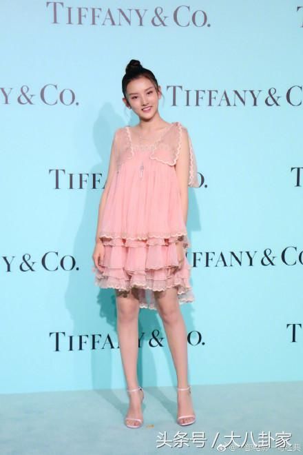 从Tiffany到Dior到美宝莲官宣 为什么时尚大牌都