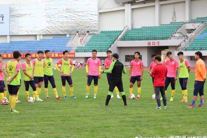 延边北国的老板金学建踢球还不过瘾,战绩不佳