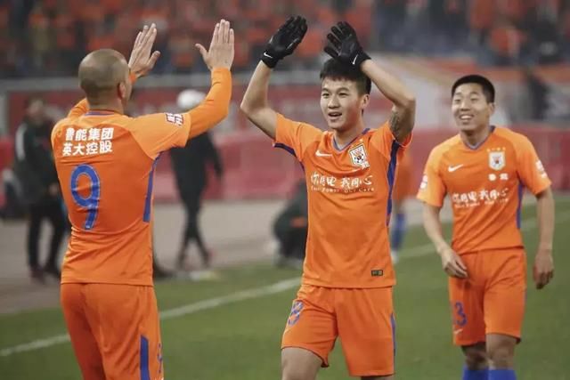 鲁能数据总结:3项中超第1,跑动距离仅第12,优劣