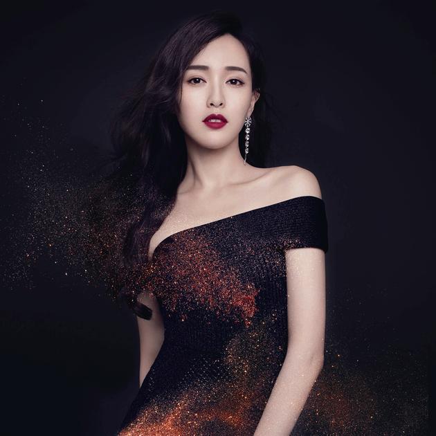 曝唐嫣罗晋明年3月意大利完婚 回应:假的 曝唐嫣罗晋明年3月意大利完婚 回应:假的