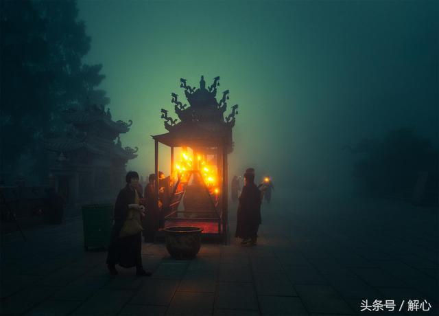 嘴笨,不会说话,不会逗女孩子开心,该如何和女孩