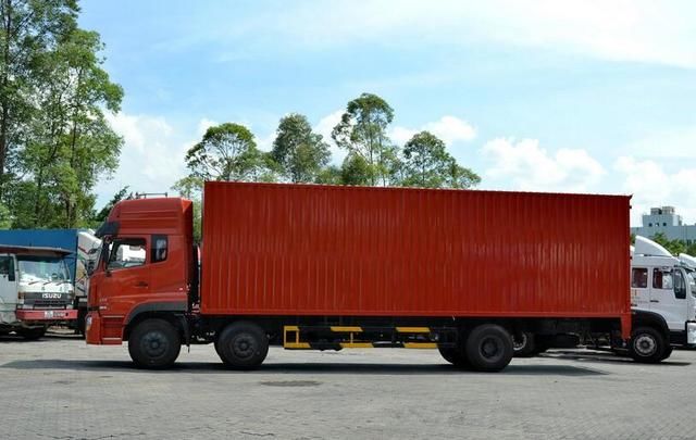 有人说,为什么货车司机的工资普遍都很高?