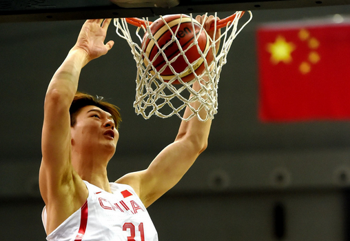 王哲林想进NBA该学姚易 未来男篮靠他撑内线