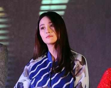 张馨予发旧照怀念李晨,没想到有一张辣眼睛,让