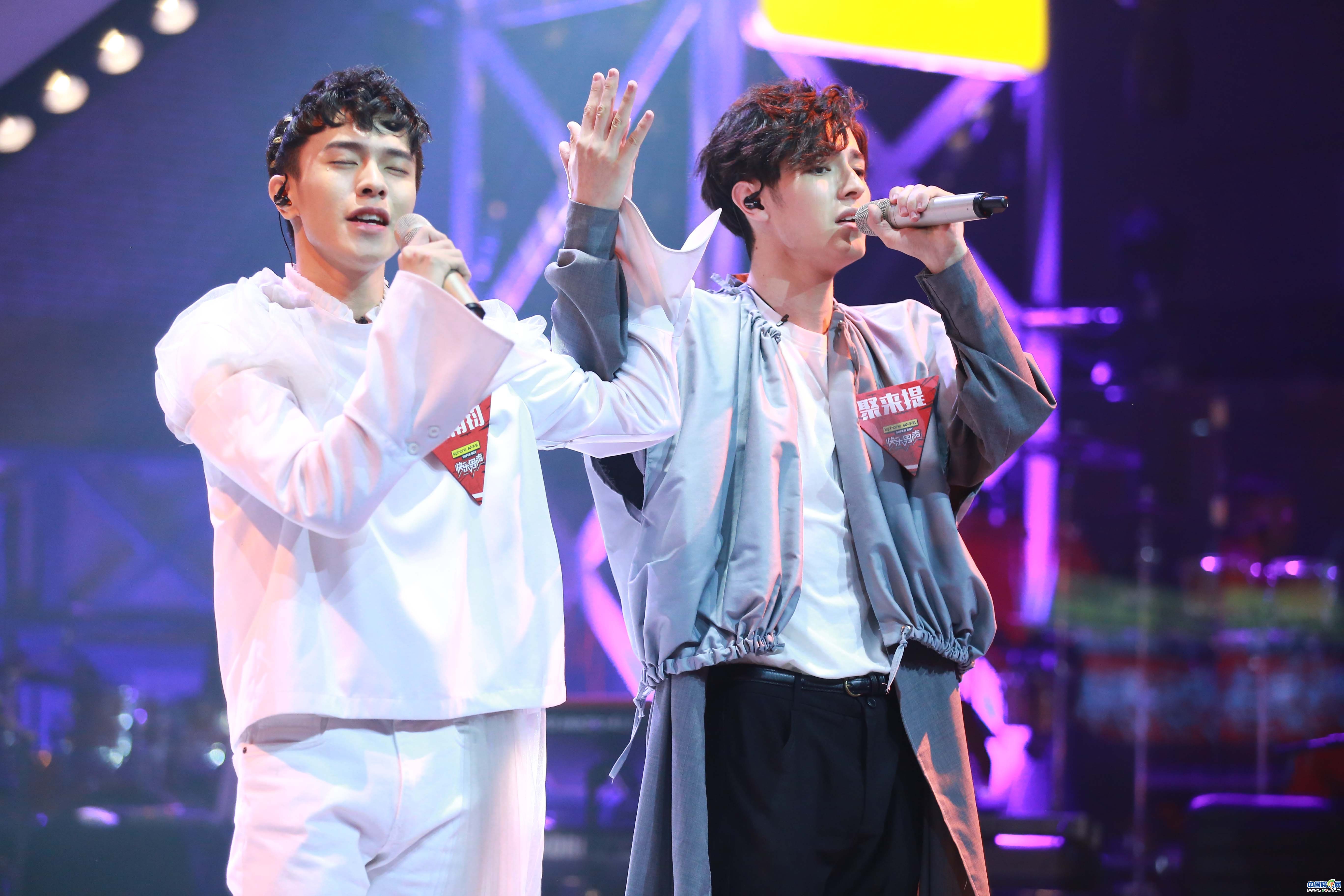 《快男》首场团战战报 聚来提遭淘汰李健:我承担全部责任!