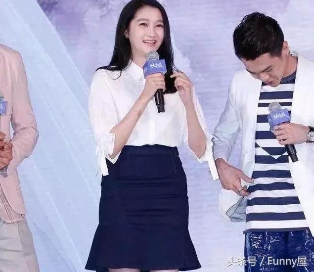 关晓彤小腹微隆疑似怀Yun?鹿晗在采访透露退