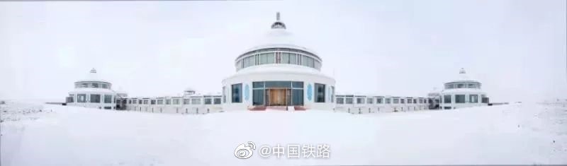 12月22日9时15分，“呼伦贝尔号”草原森林旅游列车正式开行。这趟列车从海拉尔出发，途经阿尔山、满洲里，最终再次回到海拉尔。旅客们可以亲身感受呼伦贝尔大草原的辽阔、大兴安岭森林的静谧以及中俄蒙边境的异域风情。