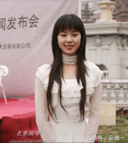 刘诗诗17岁旧照,整没整容一眼看破,对得起320婚纱1200万钻戒吗