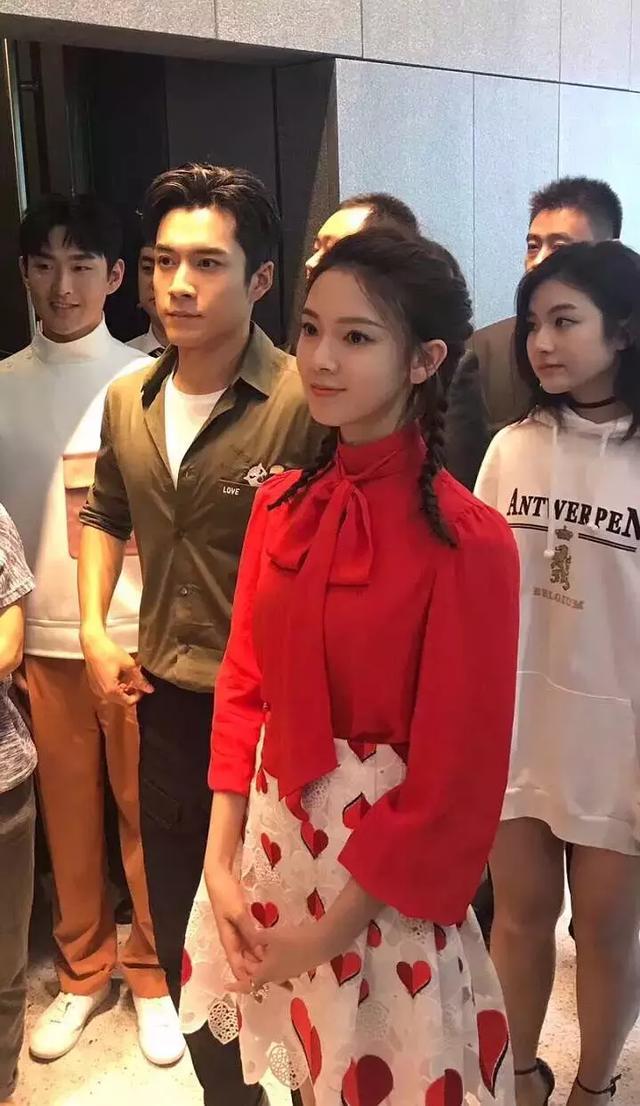 偶遇陈瑶真人巨瘦,168cm体重不到九十斤,脸比