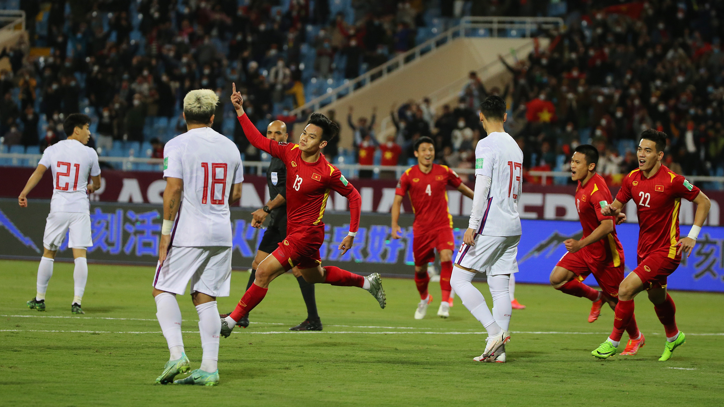 过年添堵！中国男足1-3完败小组垫底越南 对手赢得首胜创造历史