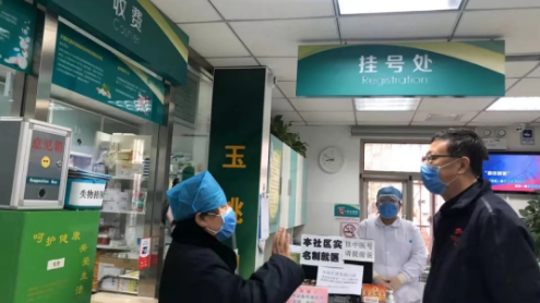 陈吉宁“四不两直”进社区检查疫情防控工作 确保防控措施落实无死角