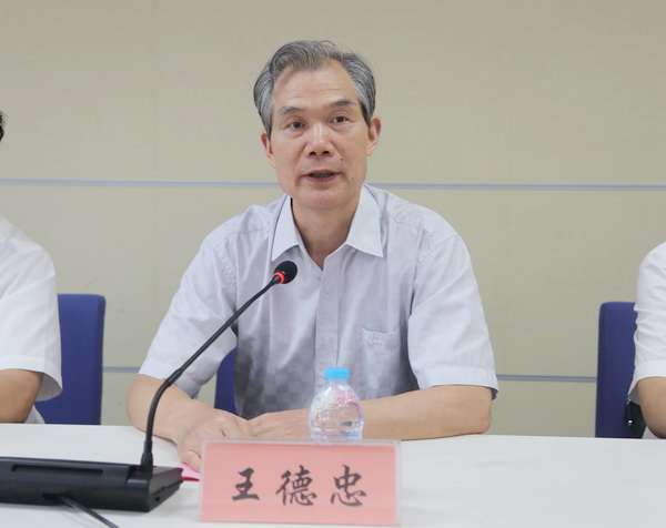 王德忠会长寄语受助学生南通市慈善总会会长王德忠希望每一位受助学生