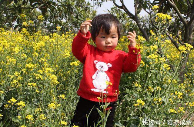 父亲一到家里来,女儿就哭闹不停,查看录像后,妻