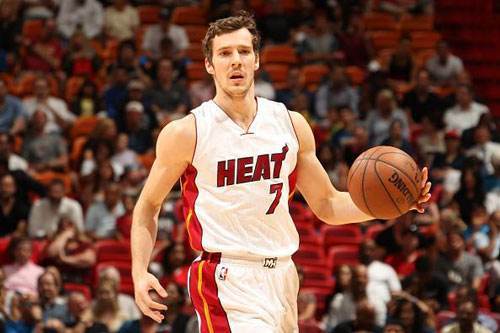 詹姆斯,韦德,波什先后离队,而白边发挥时好时坏的情况下,德拉季奇用一