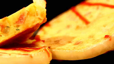 鸡蛋饼换个花样做!高颜值又营养,早餐吃它最省事! 鸡蛋饼换个花样做!高颜值又营养,早餐吃它最省事!