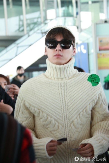 王思聪调侃李易峰靠脸吃饭 网友:我还是爱胡歌